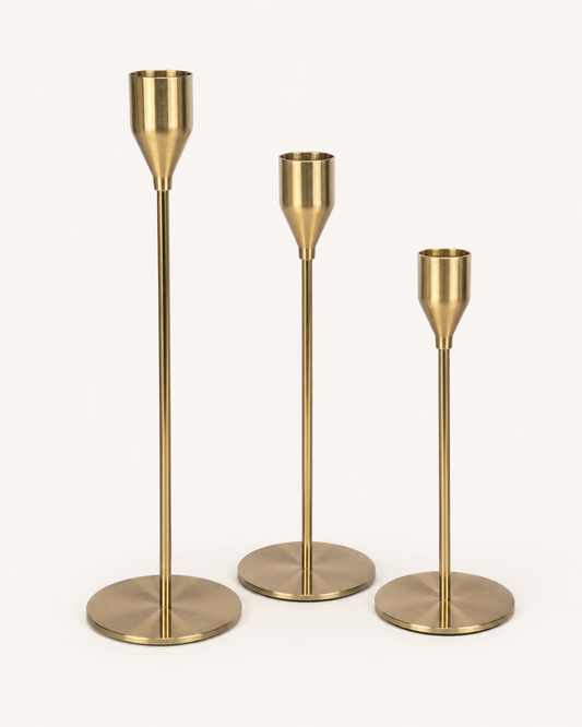 Ensemble de 3 bougeoirs classiques en métal doré – vue 2 du produit | ODECO