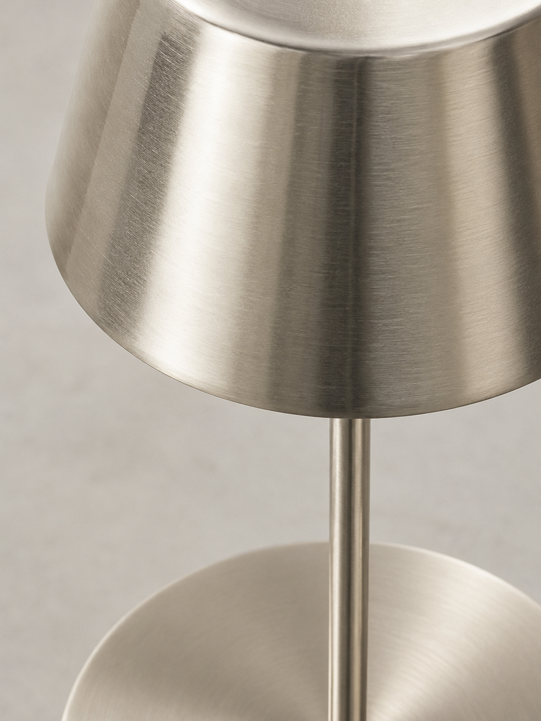 Lampe Rechargeable en métal Elancé Differentes Couleurs – vue 11 du produit | ODECO