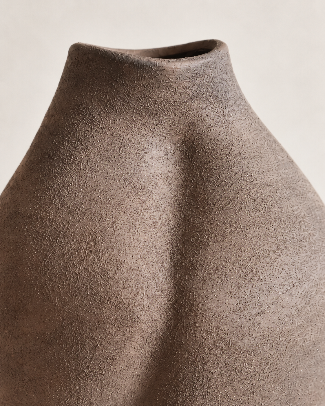 Vase en Terre Cuite « Froissé » (PM) – vue 3 du produit | ODECO
