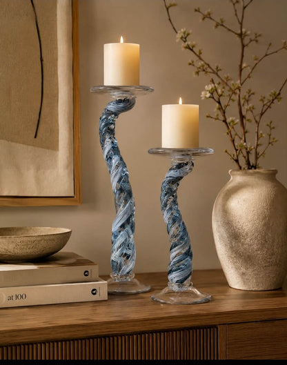 Bougeoir en verre soufflé serpentin bleu glacier « Ondine » (PM)