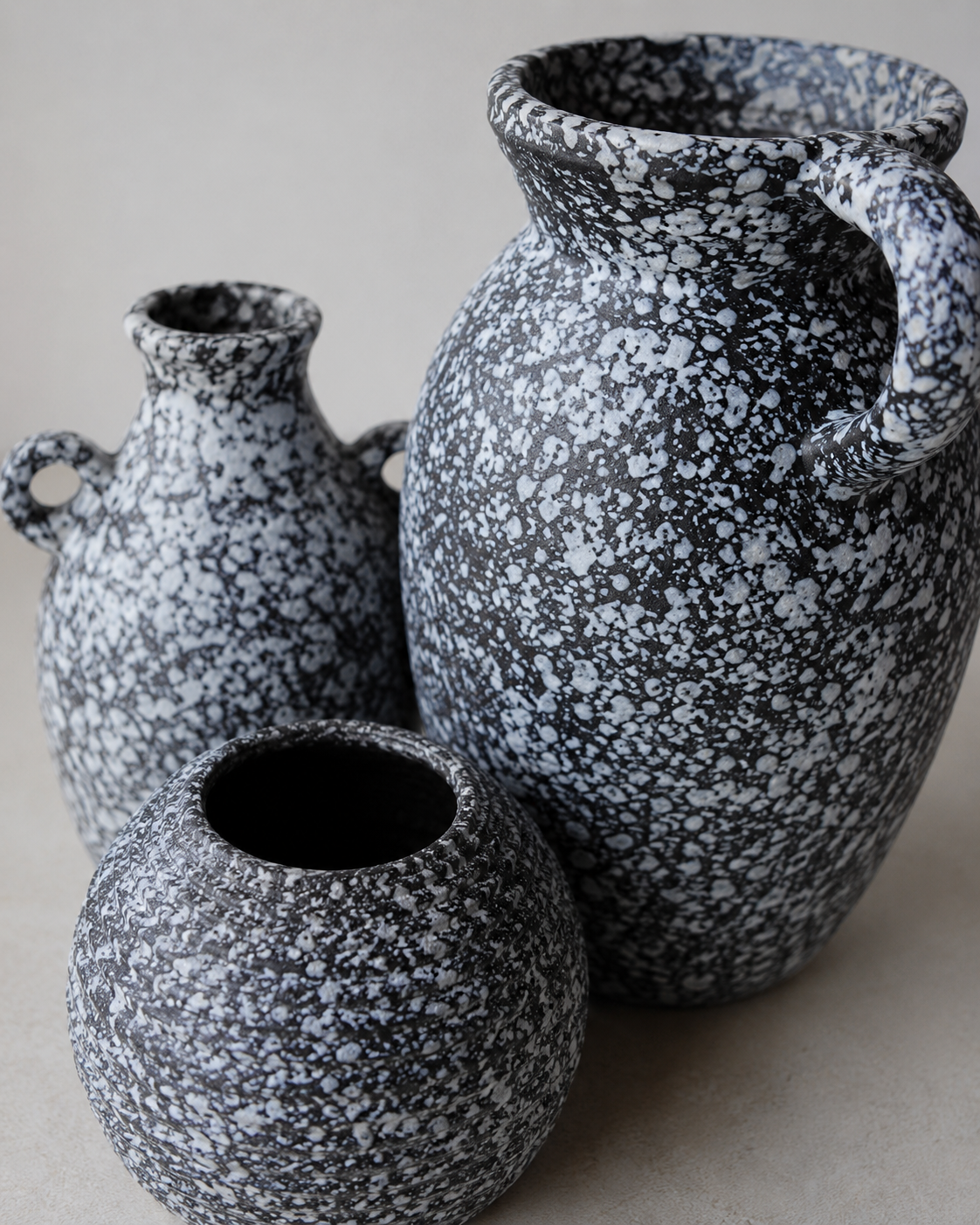 Jeu de vases en céramique gris – 3 pièces – vue 2 du produit | ODECO