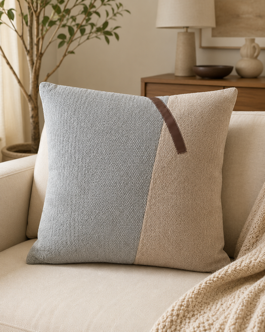 Coussin décoratif texturé asymétrique avec bande brune – vue principale | ODECO