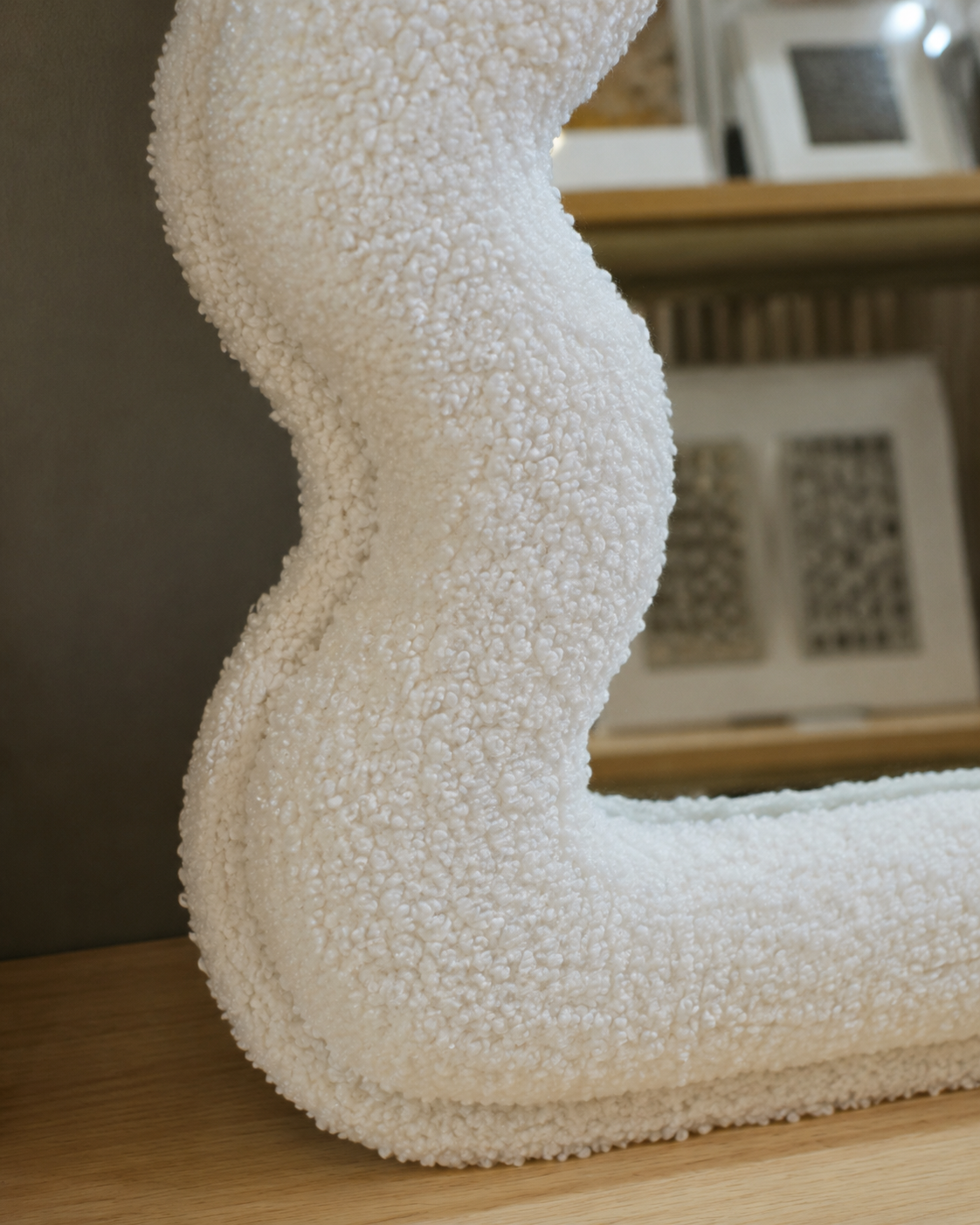 Miroir Scallopé Fluffy Blanc – vue 3 du produit | ODECO